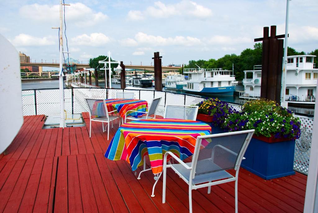 مبيت وإفطار سانت بول The Covington Houseboat المظهر الخارجي الصورة