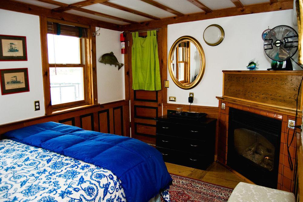 مبيت وإفطار سانت بول The Covington Houseboat المظهر الخارجي الصورة